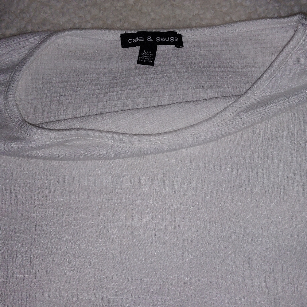 Cable & Gauge White Ruffle Sleeve Top - Picture 2 of 3